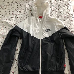 Nike Wind breaker // size M